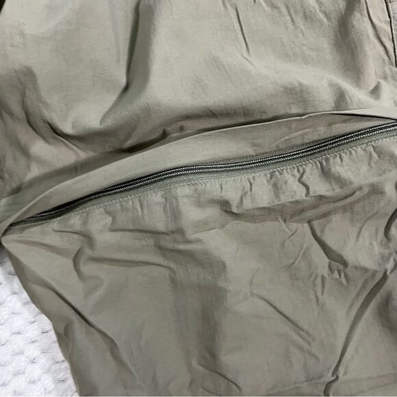 Columbia convertible pants, tan, large, zip off legs. - Picture 10 of 12